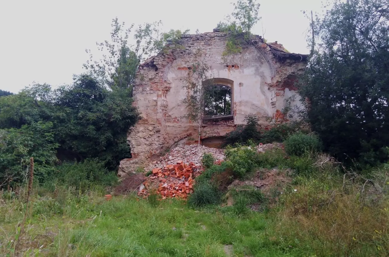 Zřícenina kaple Anděla Strážce v Hodkovicích nad Mohelkou