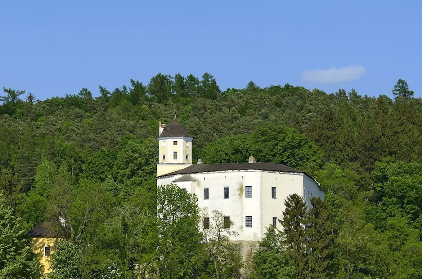Hrad Malenovice – přepychové sídlo rodu Šternberků