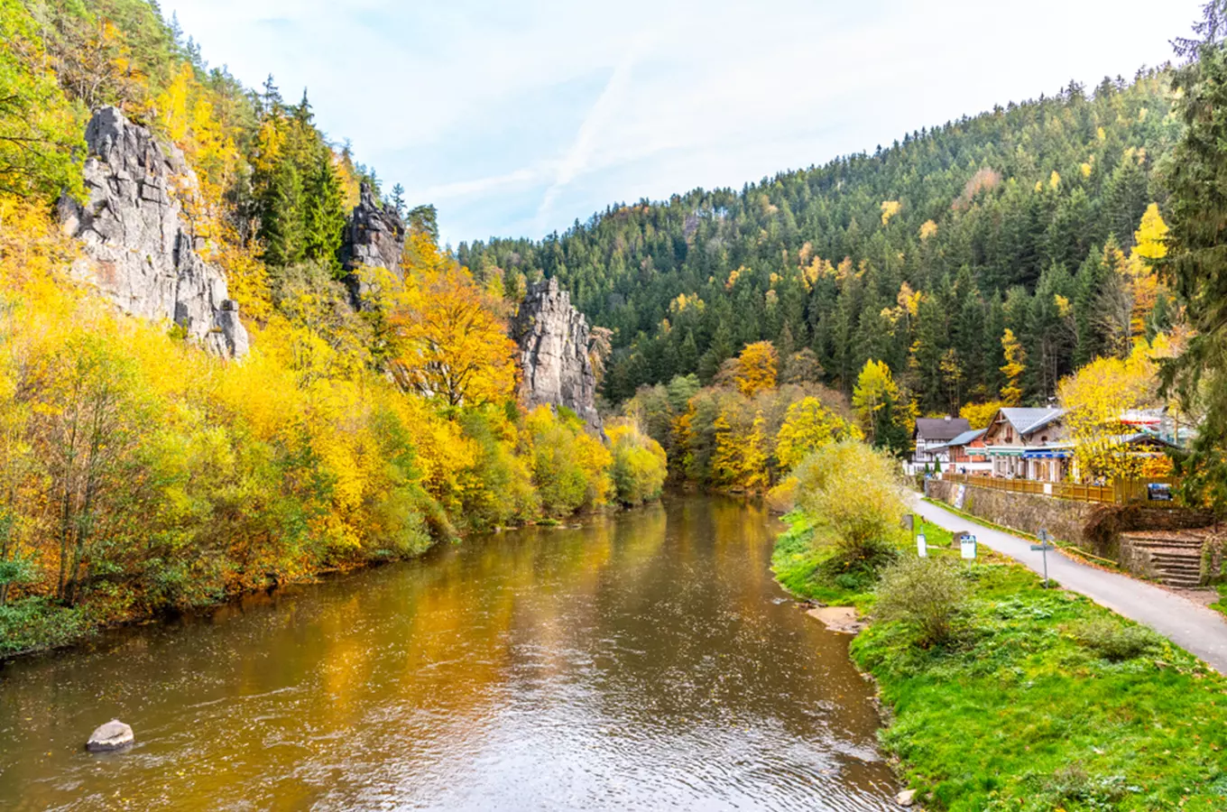 U Svatošských skal byla postavena nová lávka