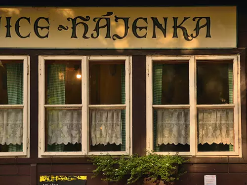 Česko ve filmu: slavná jídla z českých filmů, filmové restaurace a hospody