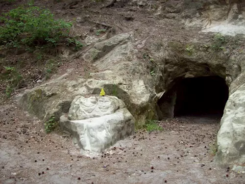 Hibschova jeskyně v Českém Středohoří 