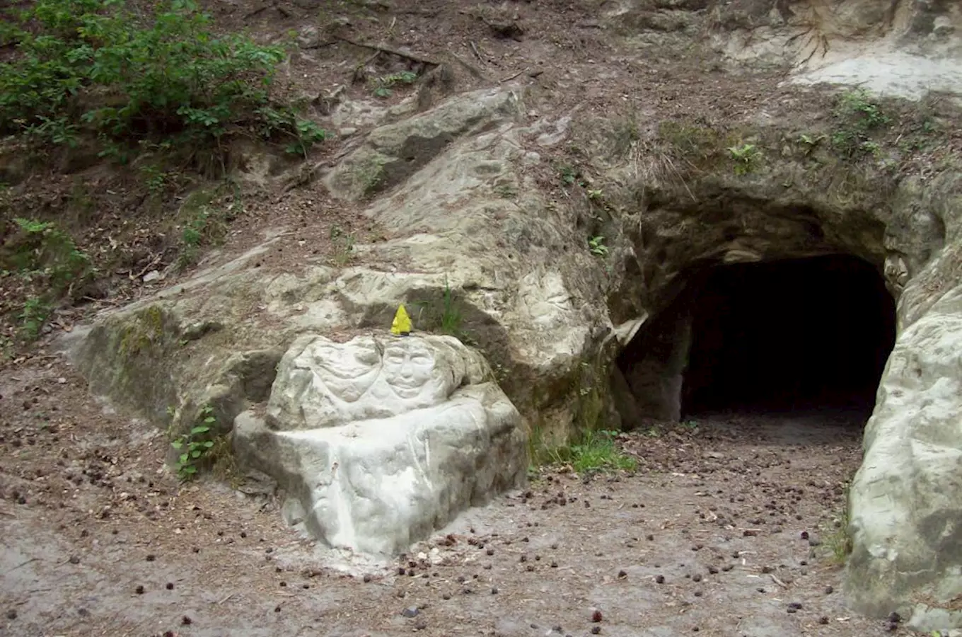 Hibschova jeskyně v Českém Středohoří 