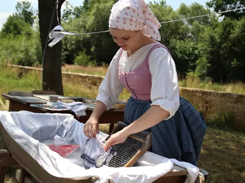 Léto na vsi ve skanzenu v Kouřimi