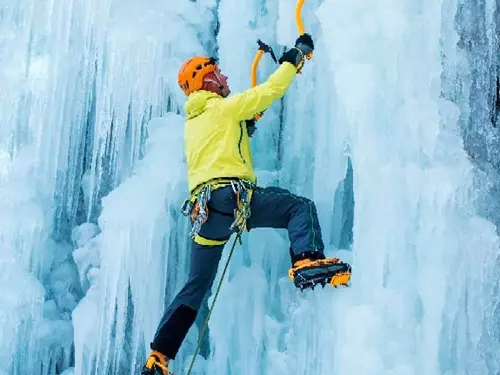 Zažijte adrenalinový zážitek a zdolejte ledovou stěnu na Černém Mostě