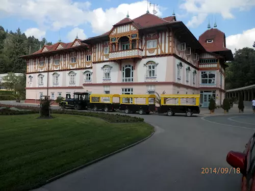 Autovláčkem po Východní Moravě – vyhlídkové jízdy v Luhačovicích, Olomouci a Hodoníně