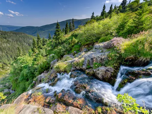 Krása jarních Krkonoš: burácející vodopády a dravé řeky