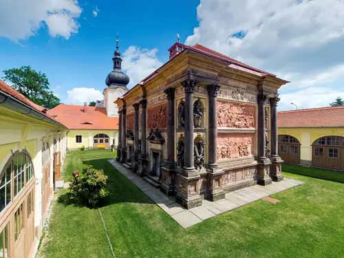Lorety a loretánské chýše aneb co přinesli andělé do Evropy