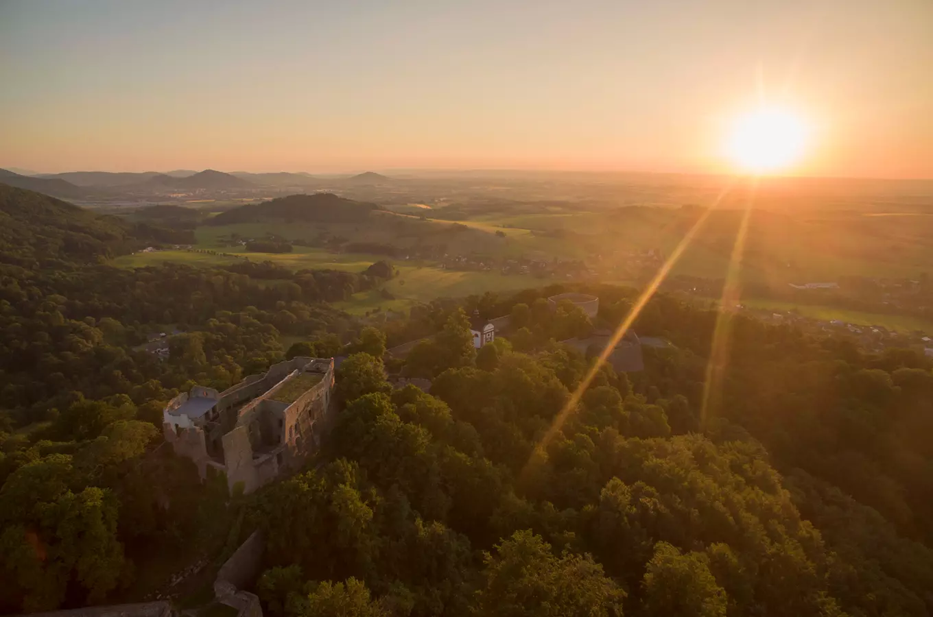 Nejrozsáhlejší zřícenina v Česku – hrad Hukvaldy na Moravě