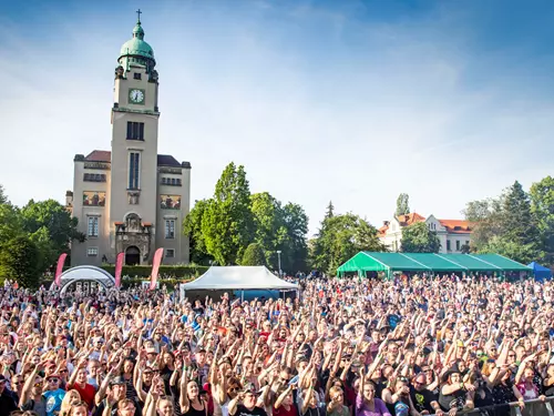 V Bohnicích se chystá festival Mezi ploty, letos ve velkém stylu!