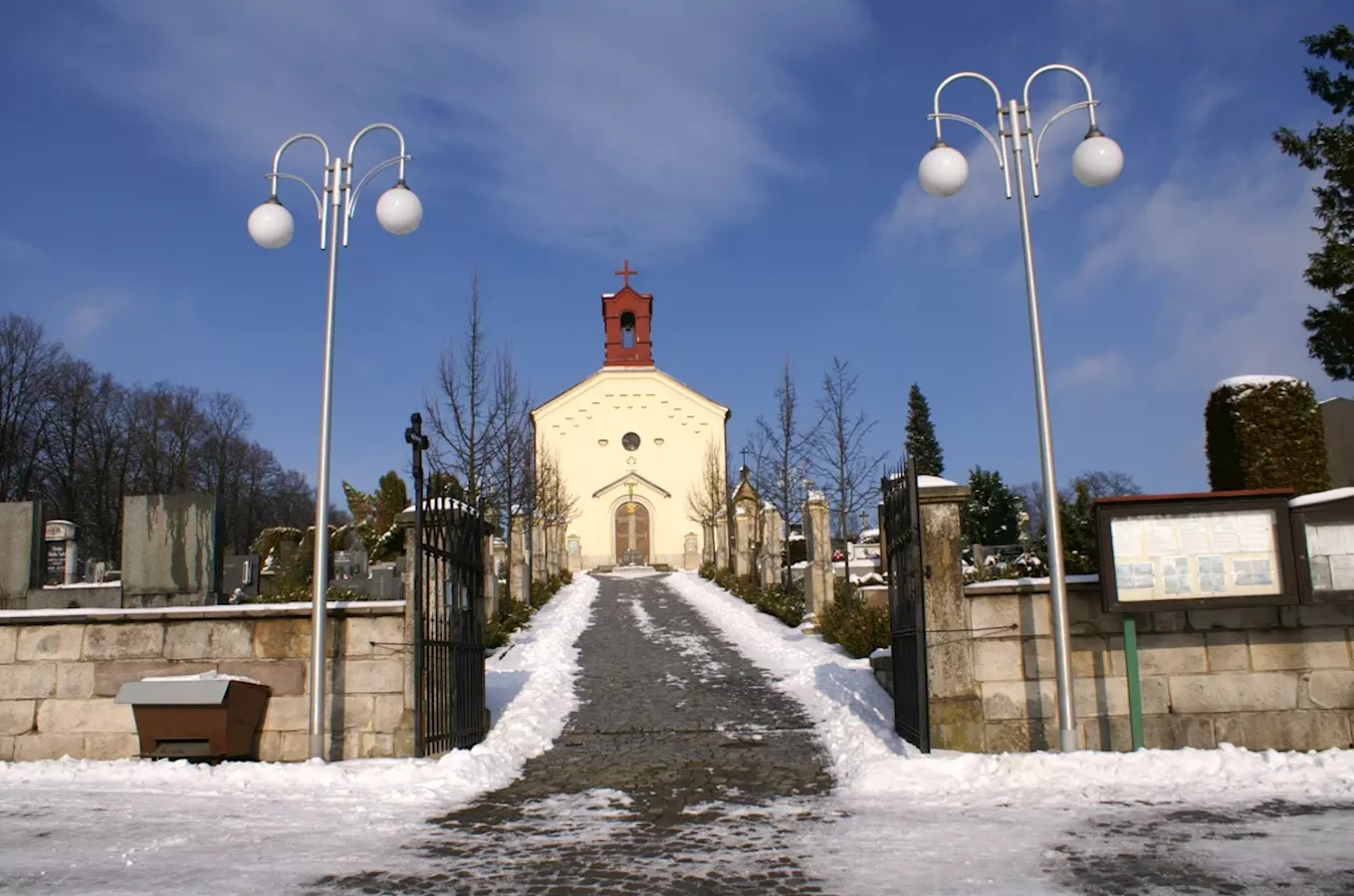 Nový hřbitov s kaplí sv. Cyrila a Metoděje v Červeném Kostelci