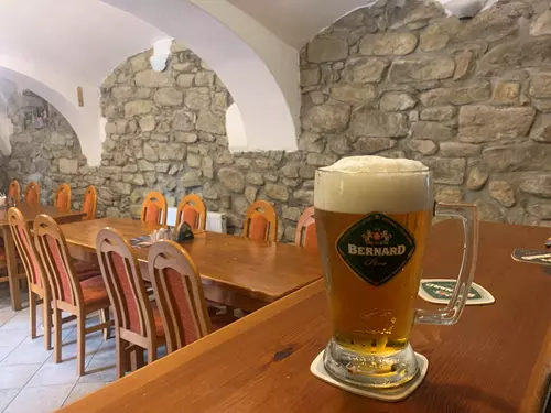 Posezení v chládku a pivo z Humpolce