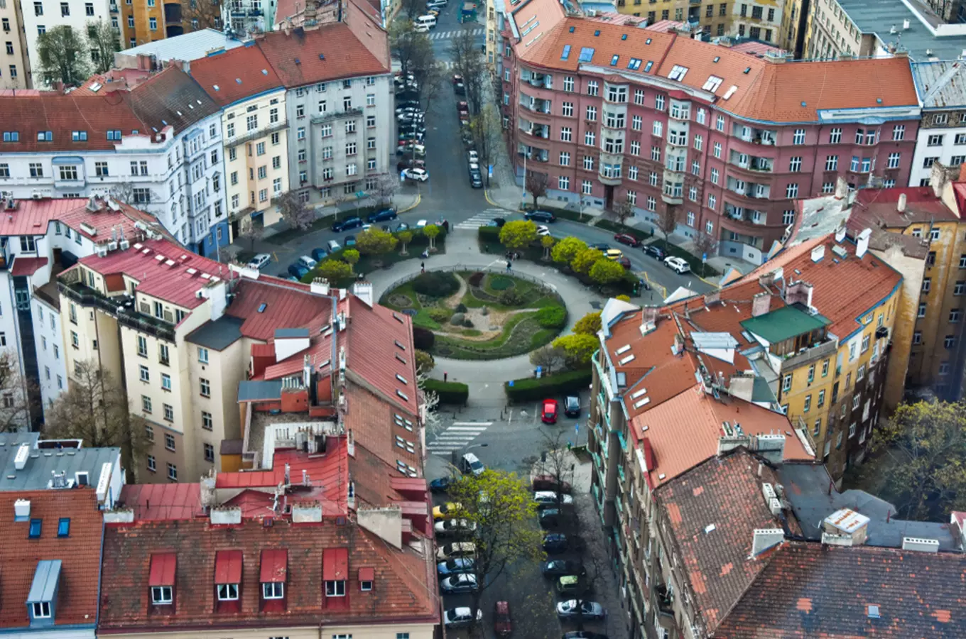 Škroupovo náměstí v Praze - dokonalé kruhové náměstí 