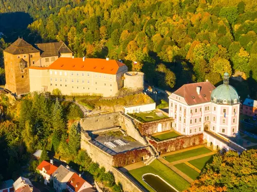 Užijte si podzimní hrad Bečov: procházkou v zahradě, prohlídkami hradu či pozorováním kovářských mistrů