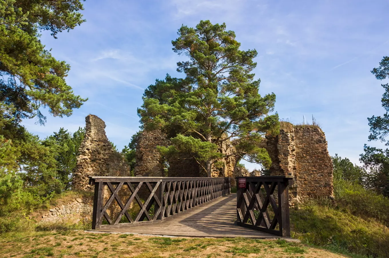 Zřícenina hradu Vrškamýk – Hunec v Kamýku nad Vltavou
