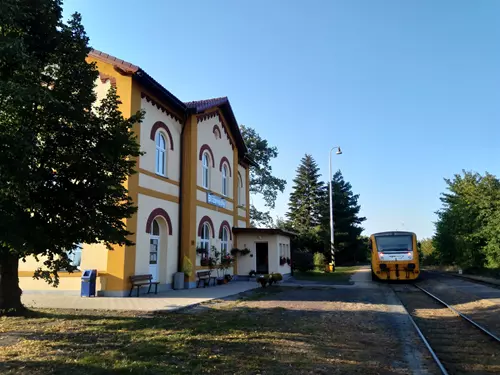 Naše nejkrásnější nádraží: Českou republikou po železnici 