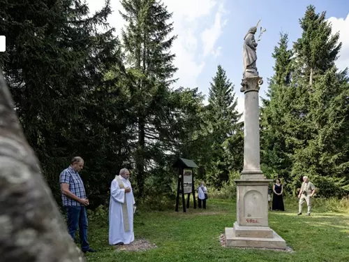 Mariánský sloup na Anenském vrchu v Orlických horách