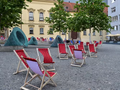 Odpočiňte si v ulicích: V centru Brna vznikly relaxační zóny