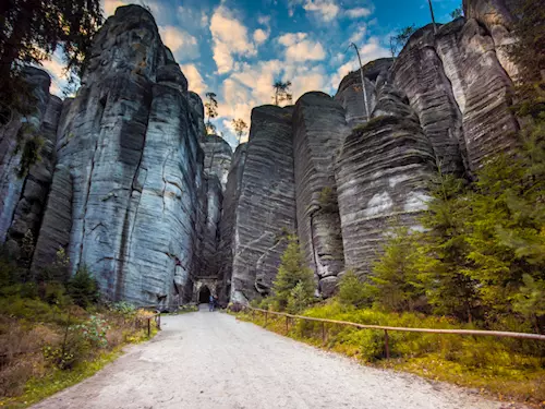 Prozkoumejte kouzelné skalní město v Adršpachu