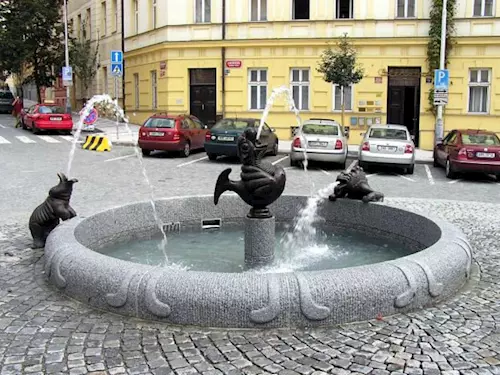 Zvláštní fontána od Miroslava Beščece na Vinohradech