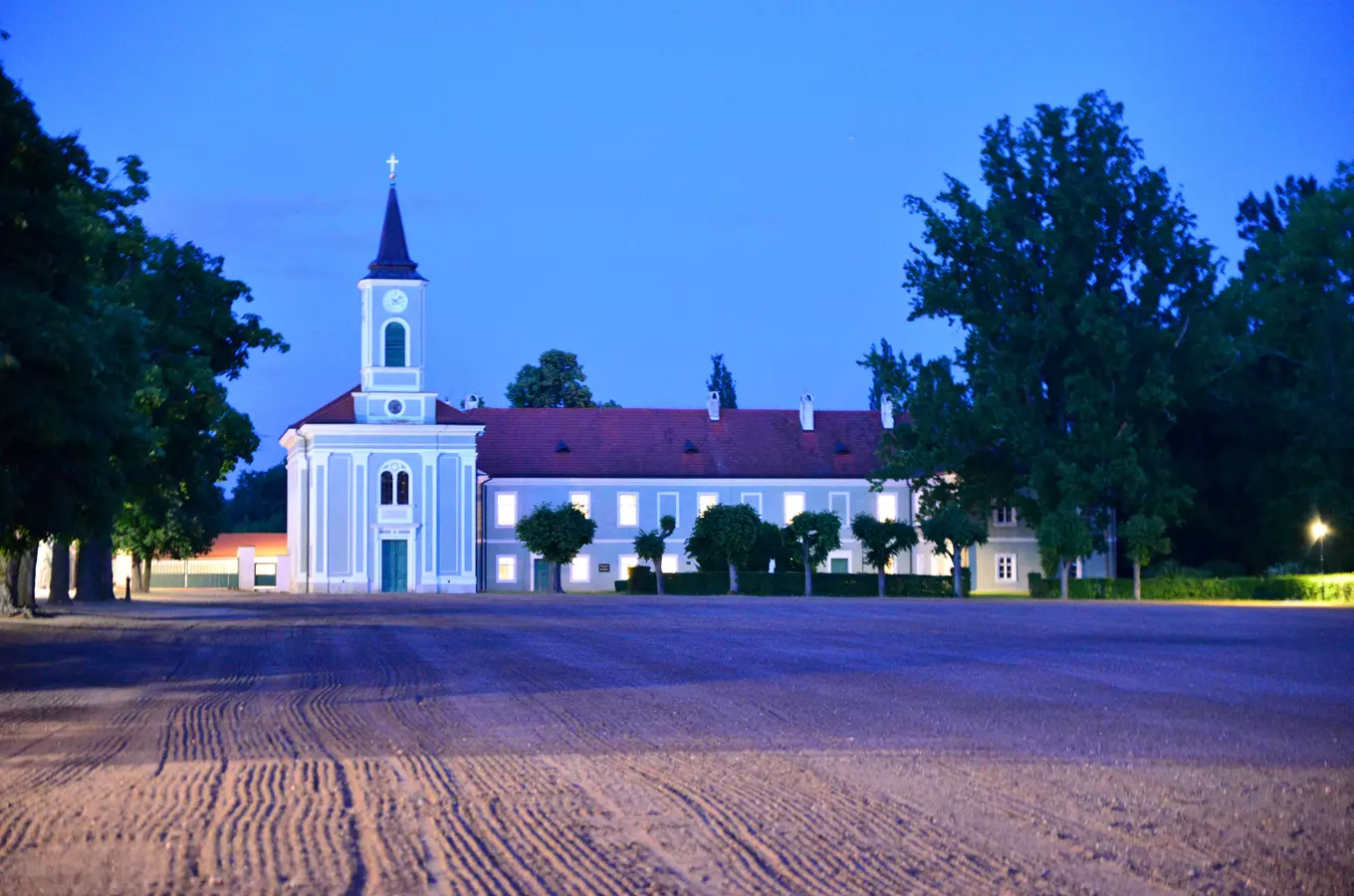 Muzejní noc na zámku Kladruby a ve hřbitovní kapli