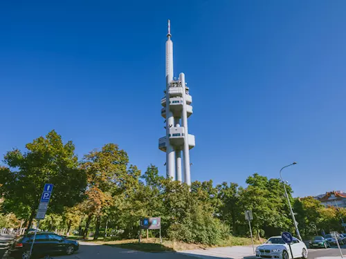Televizní věž Žižkov, Kudy z nudy