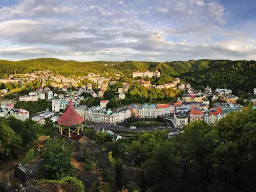 Prohlédněte si Karlovy Vary z vyhlídkového autovláčku