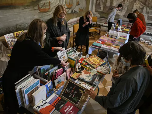 Galerie hlavního města Prahy zve do Trojského zámku na knižní veletrh Art Book Fair