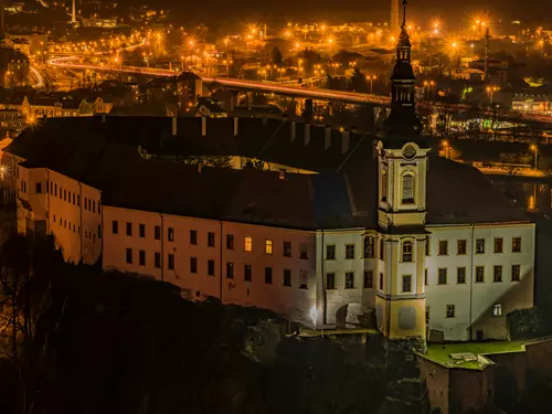 Zámek Děčín – zámek s monumentální barokní konírnou