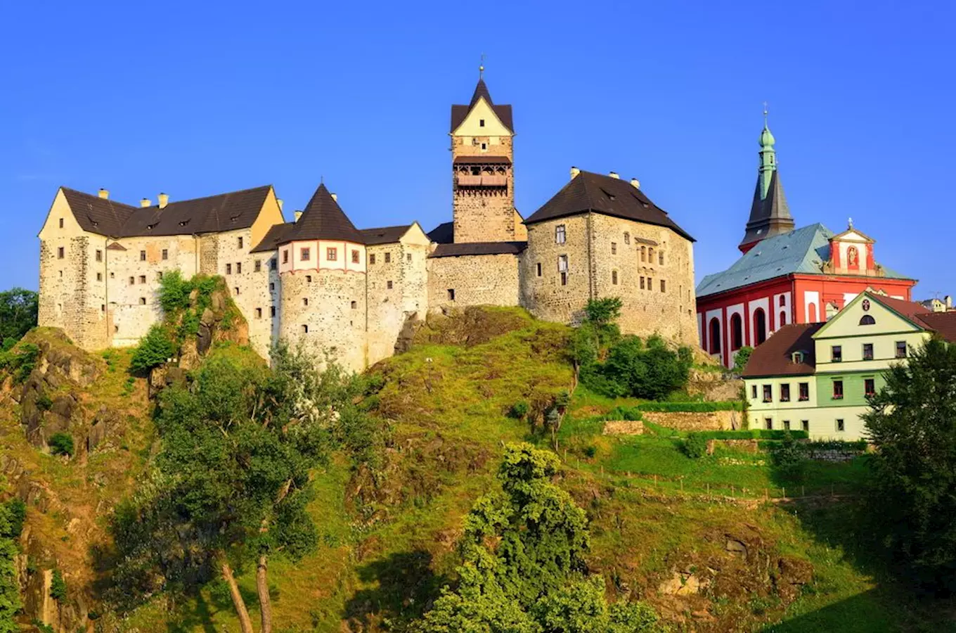 Unikátní seriál Běžíme na hrad o víkendu zavítá na hrad Loket