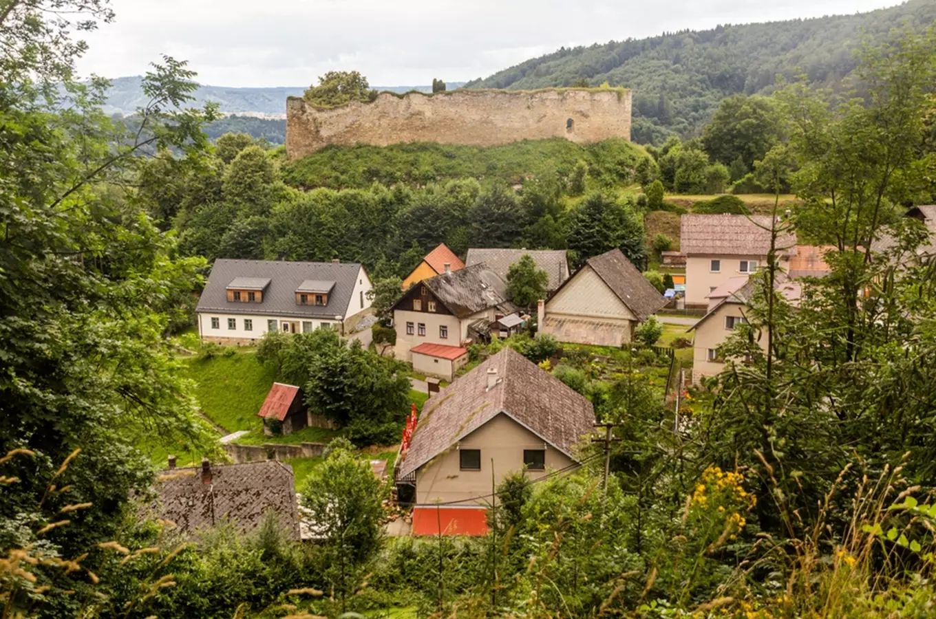 Hrad Lanšperk s rozhlednou – ojedinělý plášťový hrad v Čechách