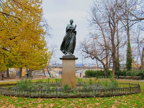 Pomník Boženy Němcové v Praze