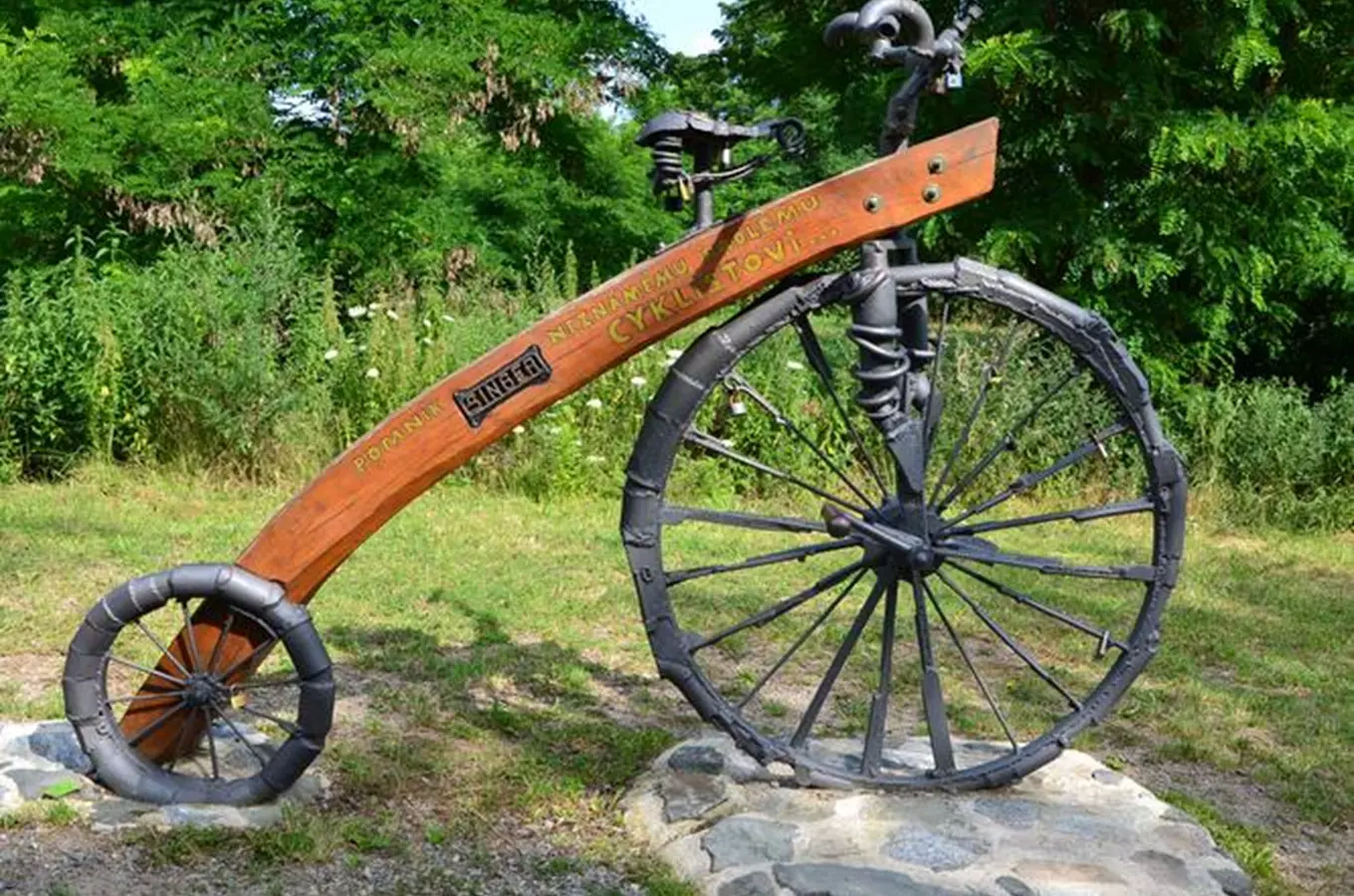 Ivančická zastavení – Pomník padlému cyklistovi