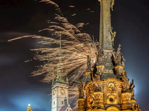Novoroční ohňostroj v Olomouci rozzáří oblohu nad historickým centrem