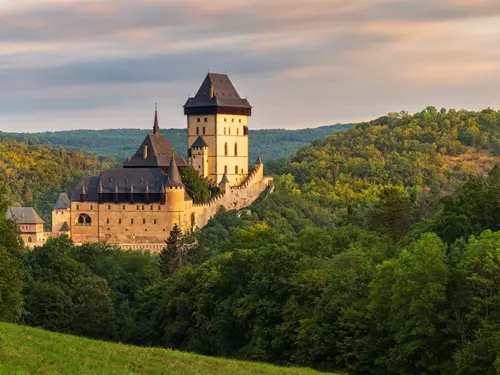 Kdy byl založen hrad Karlštejn? Připomeňte si výročí položení základního kamene hradu Karlštejn