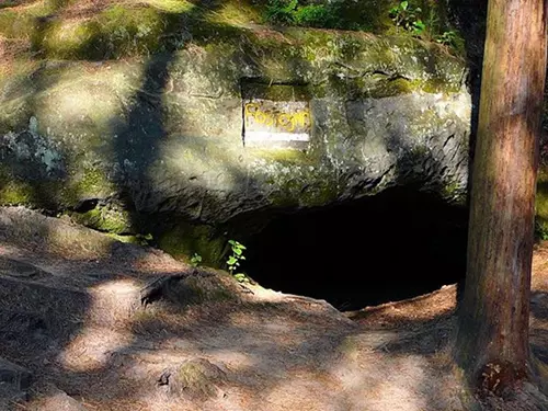 #světovéČesko a jeskyně Postojna: největší jeskyně Českého ráje, kam se leze po čtyřech