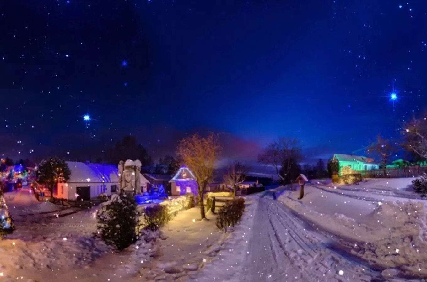 Vánočně osvětlená vesnička Kladruby v Železných horách