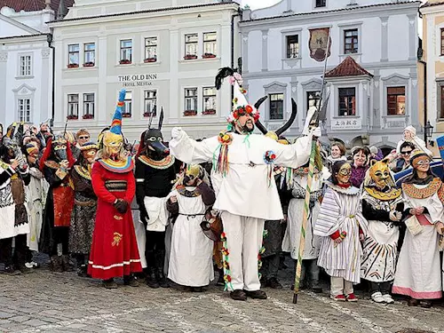 V českokrumlovském masopustním průvodu půjdou pouliční kejklíři a muzikanti