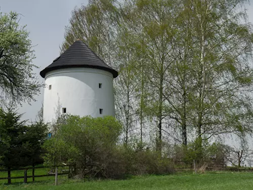 Větrný mlýn v Dolním Sklenově