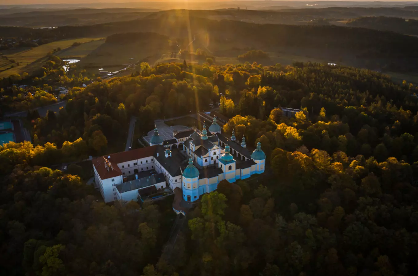 10 tipů na tiché procházky po křížových cestách