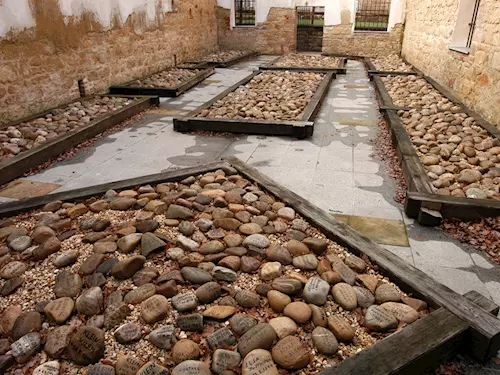 Bývalá Pomocná synagoga – Zahrada vzpomínek v Plzni