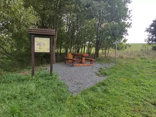 Nové odpočinkové místo na Naučné stezce Ptenín - Újezdec