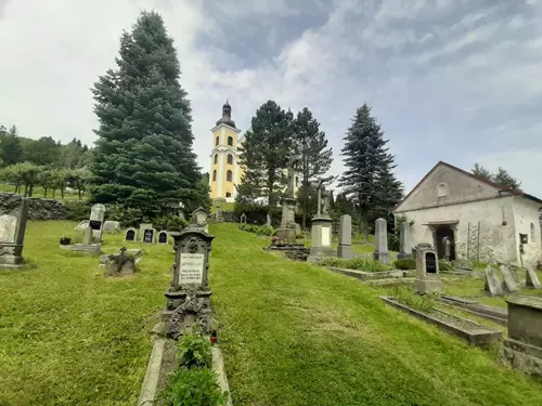 Hřbitovní kaple v Neratově