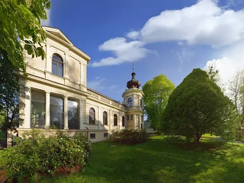 Šustalova vila v Kopřivnici – Lašské muzeum s expozicí manželů Zátopkových