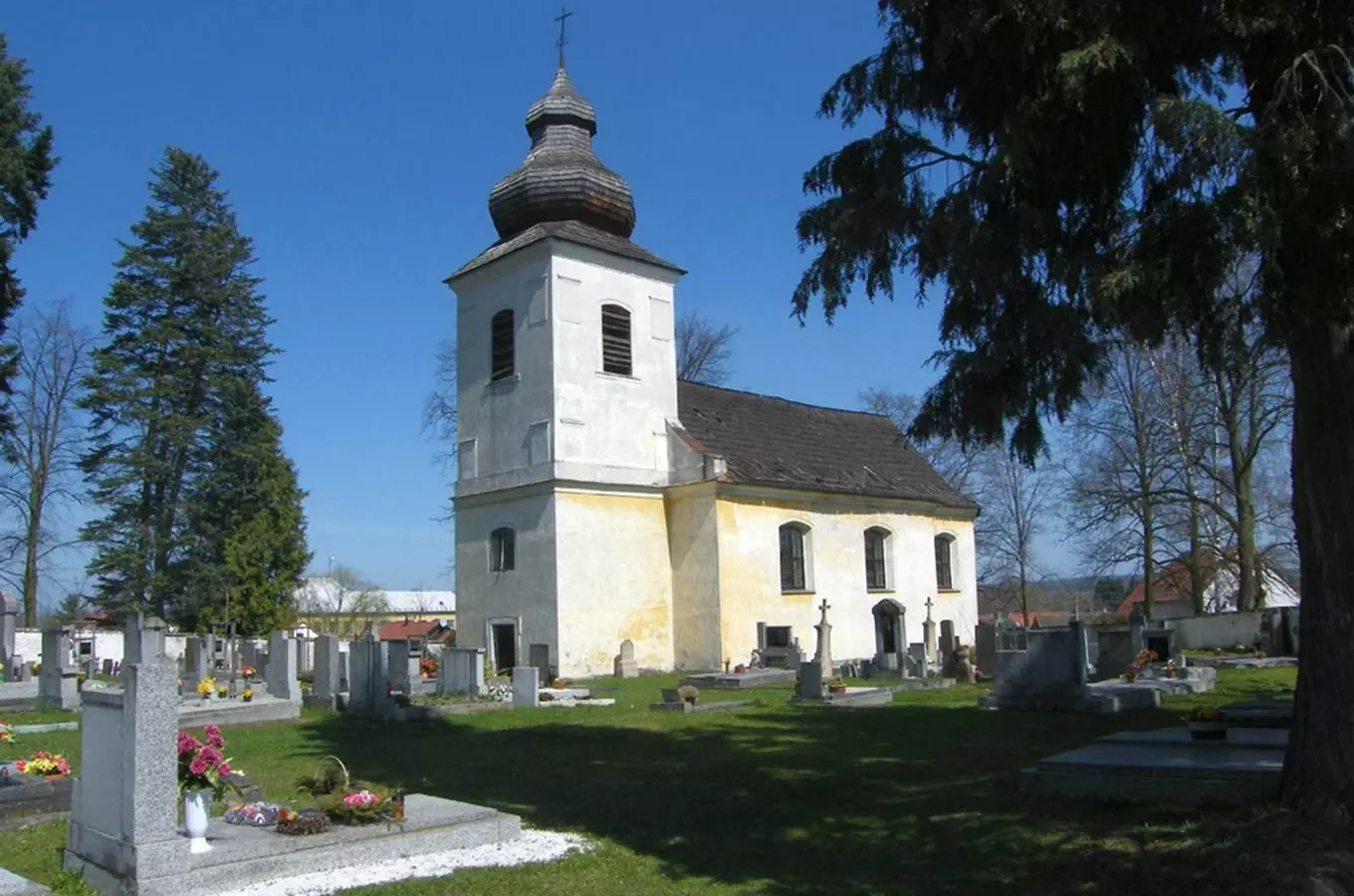 Kostel sv. Filipa a Jakuba Žihle a památník obětem nacismu