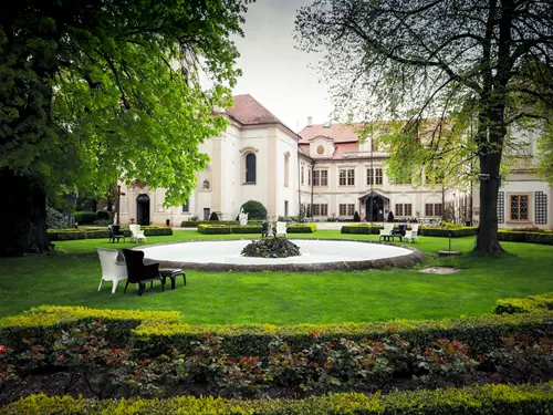 Seriál Eliška a Damián se natáčel na zámku v Loučni