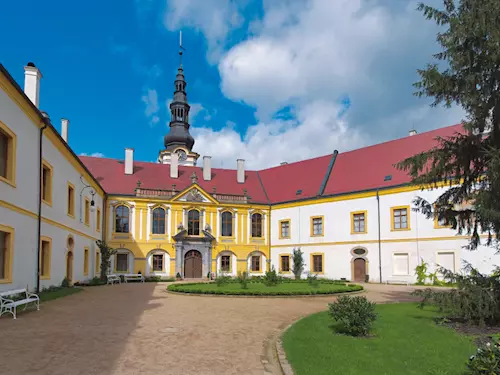 Zámek Děčín – zámek s monumentální barokní konírnou
