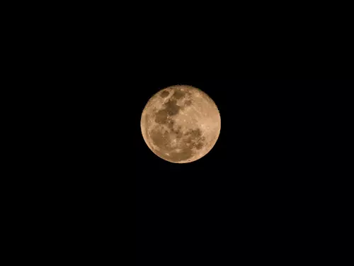 Pozorování částečného zatmění Měsíce ve Hvězdárně Valašské Meziříčí