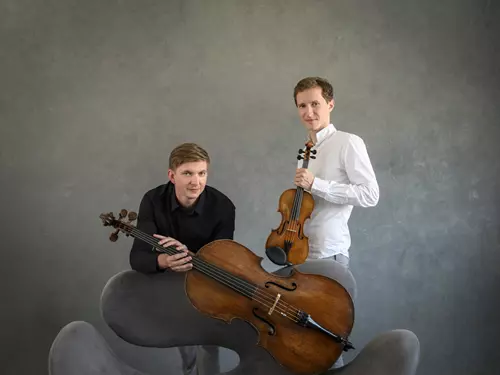 Josef Špaček (housle) a Tomáš Jamník (violoncello)
