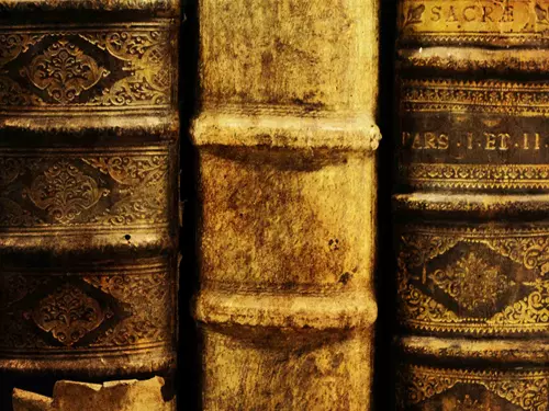 Knihy z piaristické knihovny