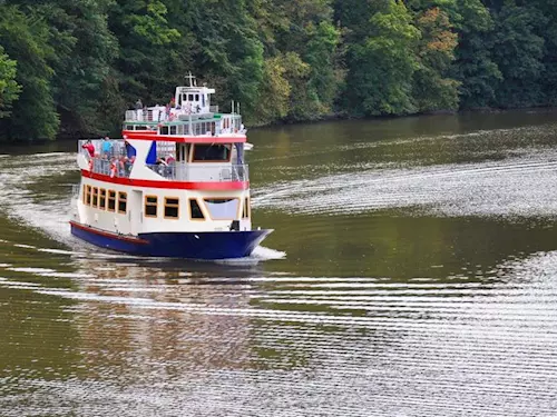 Brněnská přehrada má málo vody, lodě omezily provoz